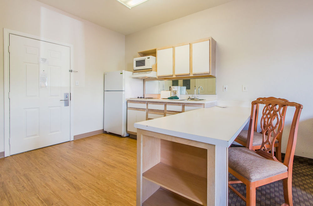 Intown Suites Extended Stay Colorado Springs Bilik gambar