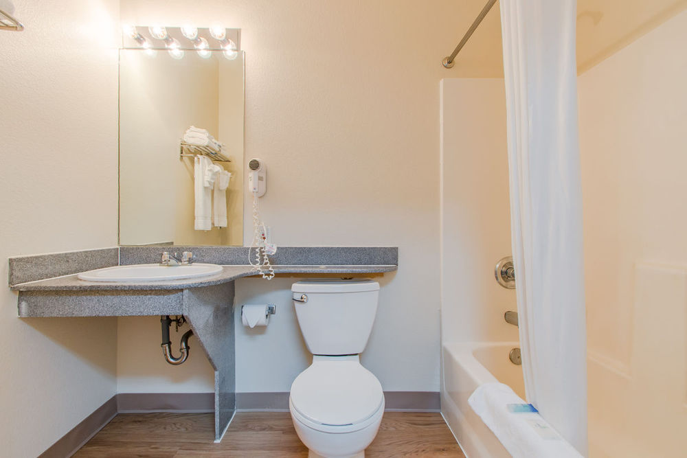 Intown Suites Extended Stay Colorado Springs Bilik gambar
